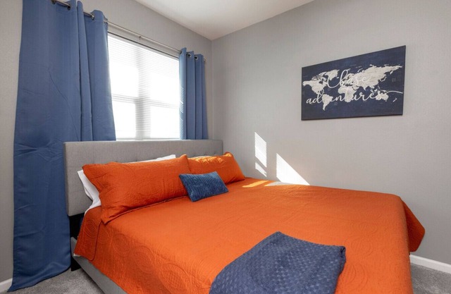 Modern Downtown Retreat | Private| Free Parking
