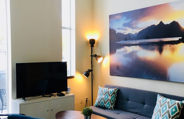 Modern Downtown Tempe Loft