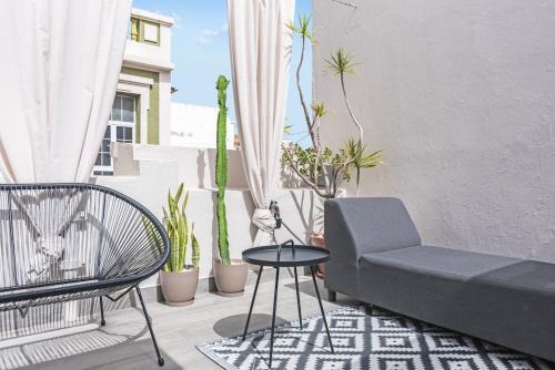 Modern Town House near Beach with Sunny Terrace