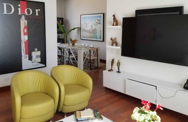 Modern Executive Room Chicó Bogota