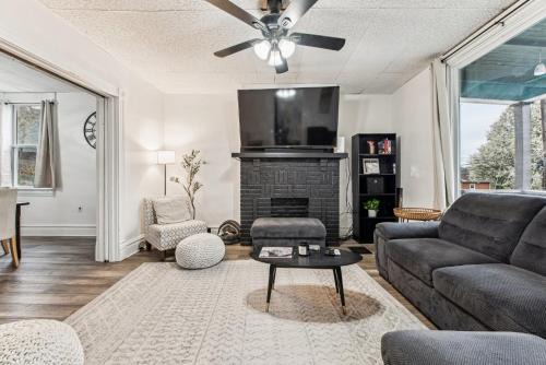 Modern Family Friendly Home 3 Bedroom Great Location