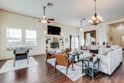 Modern Farm House 2B 2B KING Bed