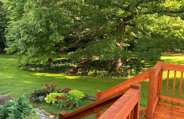 Modern FarmHouse and Barnhouse with Mountain Views on 8+ acres, creek