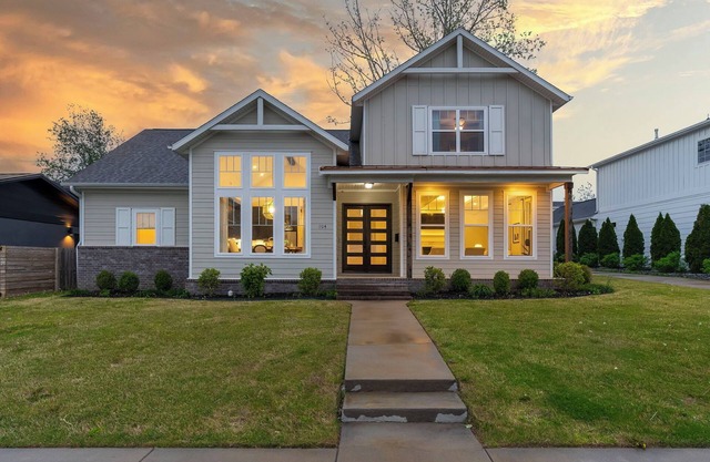 Modern Farmhouse steps from Momentary and MTB Trails.