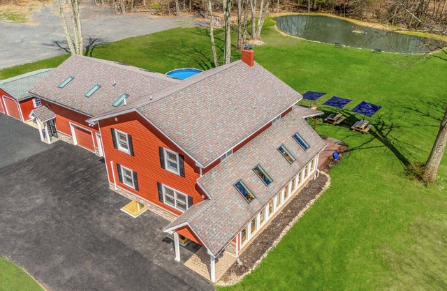 Modern Farmhouse w/heated pool, hot tub, fishing pond, movie theater, game room