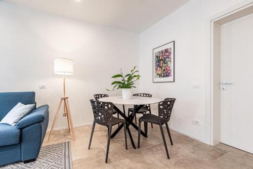 Modern Flat with Garden and Easy Parking in Quiet Area