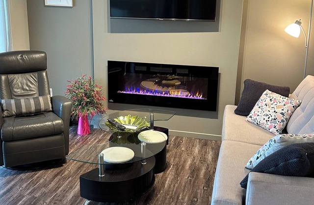 Modern fully equiped 2 Bedroom downtown free underground parking