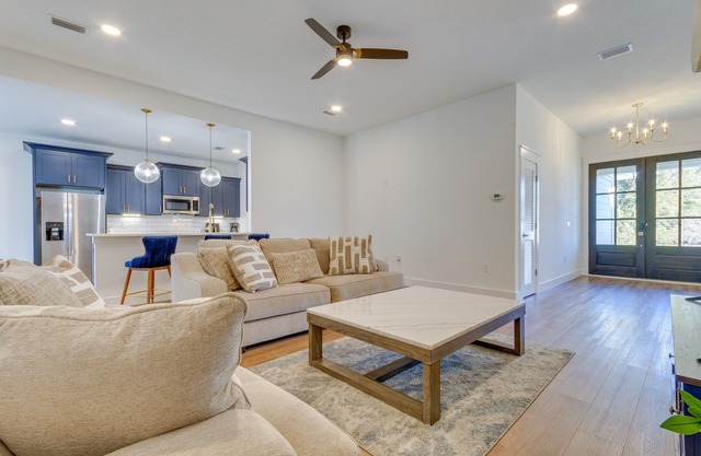 Modern Gulf Breeze Home w/Patio: 13 Mi to Beach!