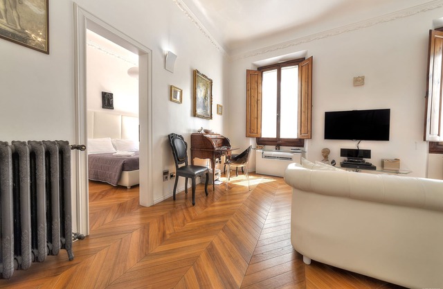 Modern, High End Comfort and Antique Charm close to Duomo, Train Station