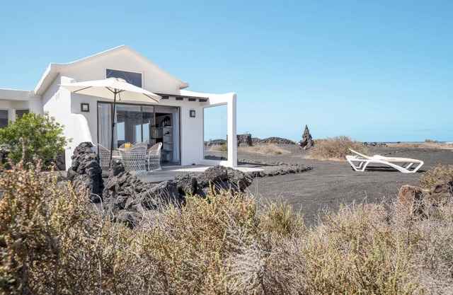 Modern House "El Loft" with Sea and Mountain View, Wi-Fi & Terrace