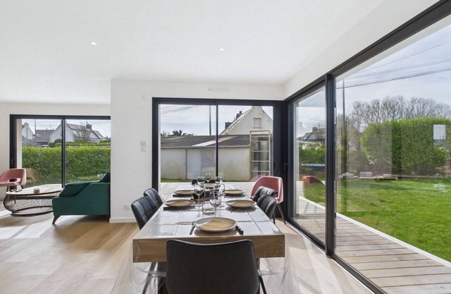 Modern house for 8 at 400m from the beach