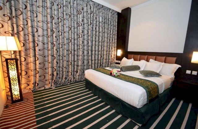 Modern & King Stay in Sunday Millennia