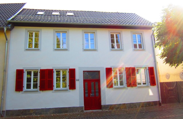 Modern living in a stylish, renovated half-timbered house