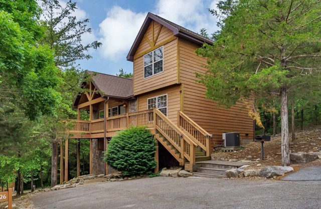 Modern Lodge, 3 Miles from Silver Dollar City!