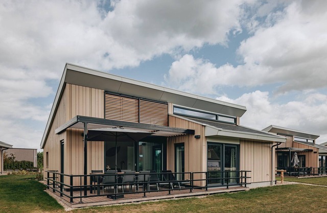 Modern Lodge Near Beach