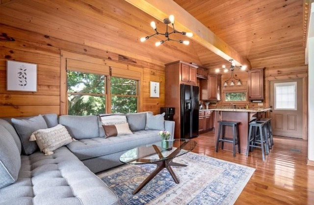 Modern log cabin between the beach and Disney