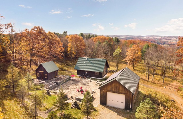 Modern Log Home Retreat and Yoga Studio, Minutes from Ithaca and Colleges