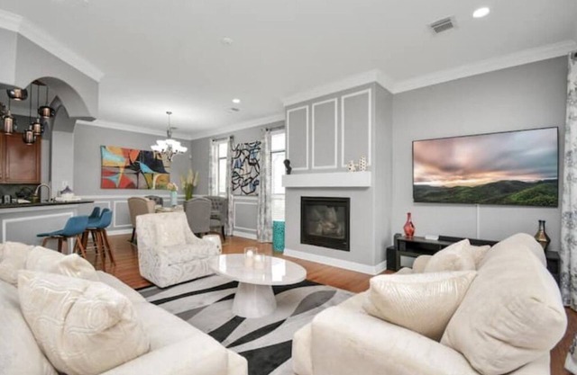 Modern | Luxe | 3BR/3.5Ba Spacious Home | Walkable