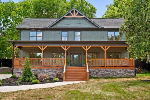 Modern Luxury Retreat Stay Near Chattanooga