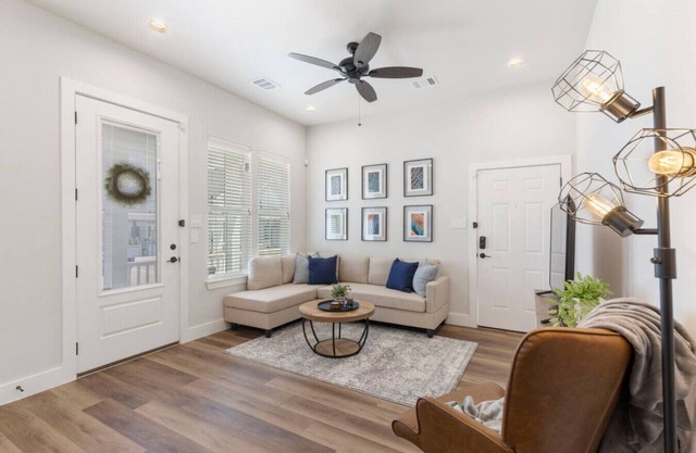 Modern Magnolia Cottage | Pool & Gym Access