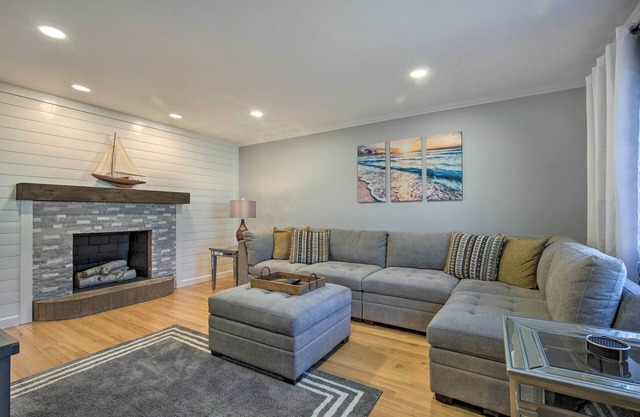 Modern Middletown Retreat, Minutes to Downtown!