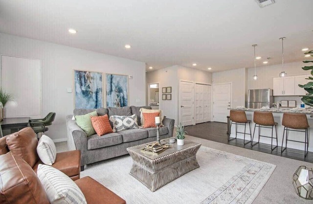 Modern Midtown Condo w/ King Bed & UG Parking