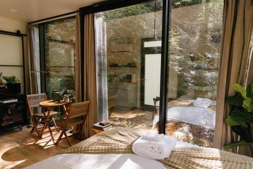 Modern Mirror Home w/Hot-tub | “Glass House” #2