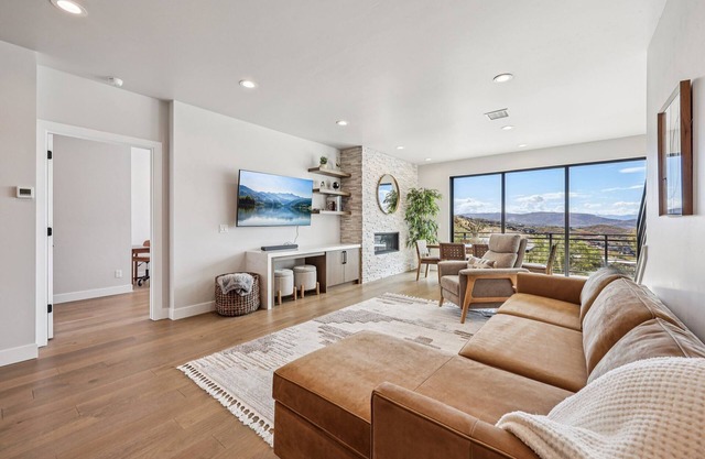 Modern Mountain Luxury with Breathtaking Views