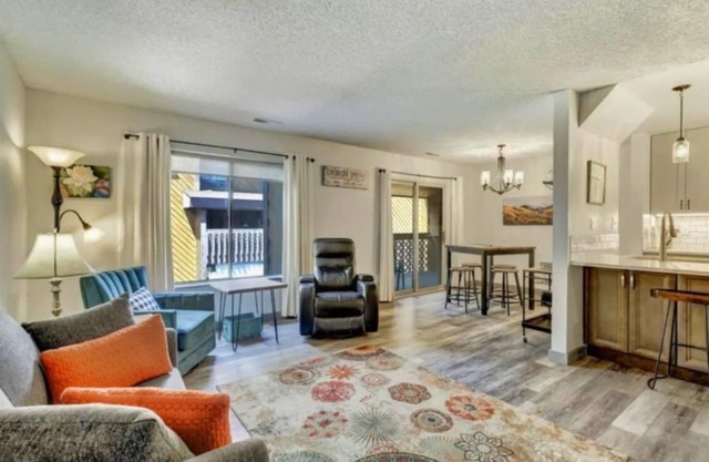 Modern MTN Condo Cozy 2BR Retreat Heated Pool
