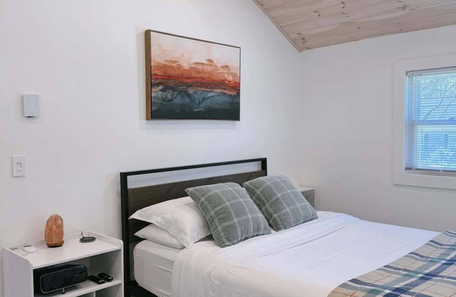 Modern Nest. Stay for Two. 6 Min to Slopes