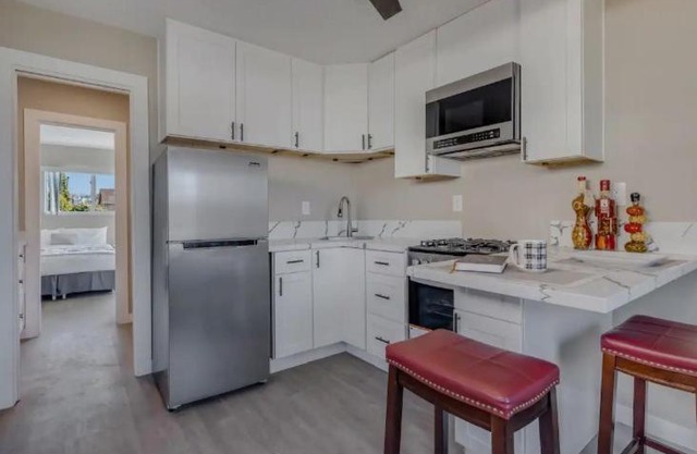 Modern newly remodeled 1 bed