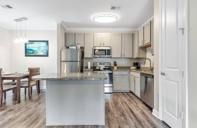 Modern Oasis I Free Parking I Pool I Hawks