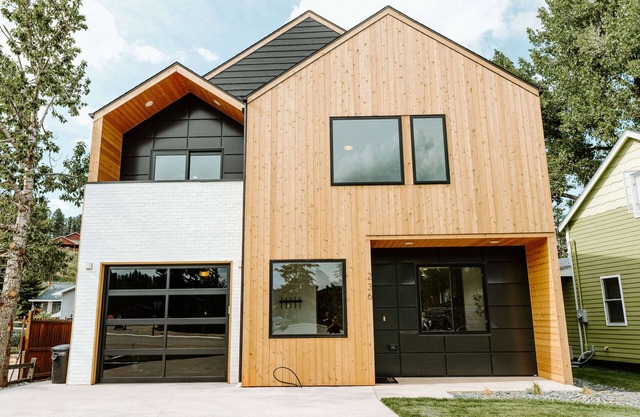 Modern on Main-Walking Distance to Downtown Hill City and Mickelson Trail!