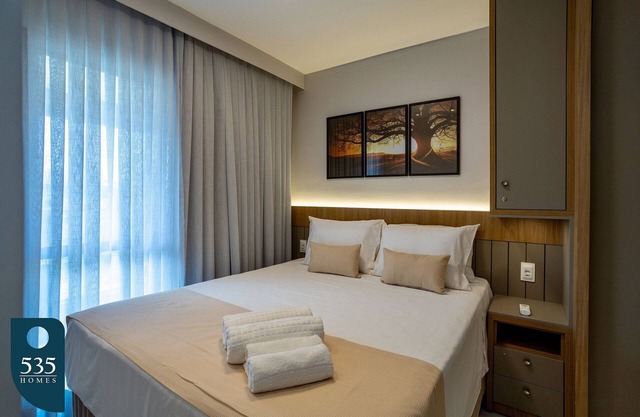 Modern One-Bedroom 700m from Salvador Shopping