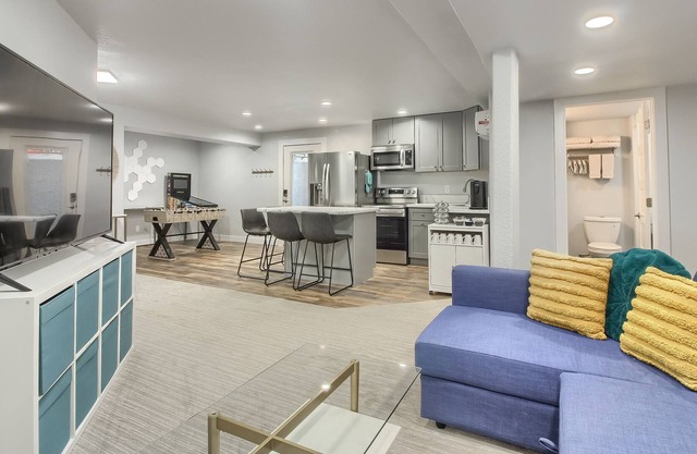 Modern&Open+Arcade+2Bdrm+Kitchen+PrivateEntry@DIA