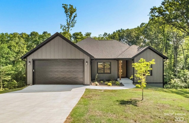 Modern Pet-Friendly Home in Bella Vista