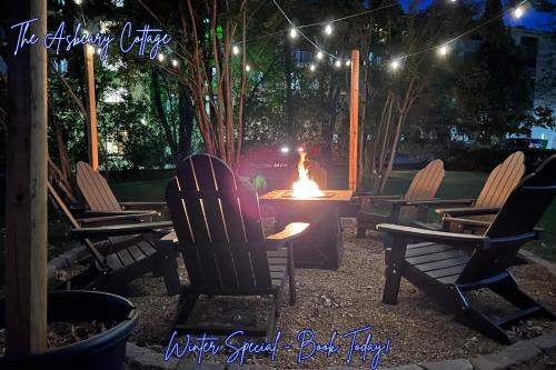 Modern Pigeon Forge Gem 2 Mins to Pkwy & Strip near Dollywood, Smokies & Gatlinburg, Hot Tub, Fire Pit, Cable, Hi-Speed Wi-Fi