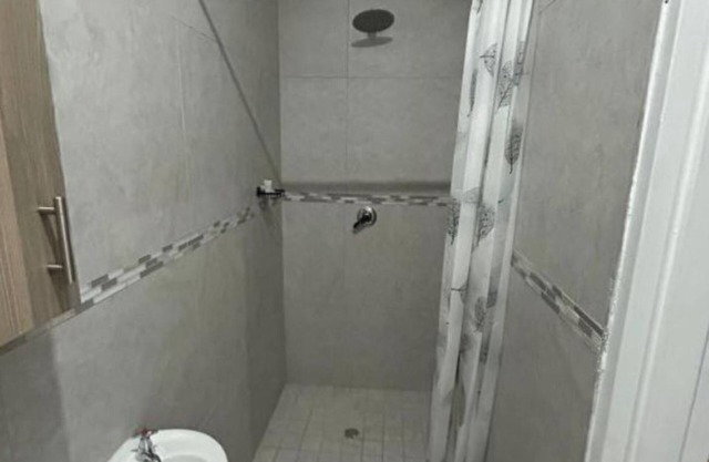 Modern, quiet property, wi-fi, no sharing bath safe parking near, entertainment