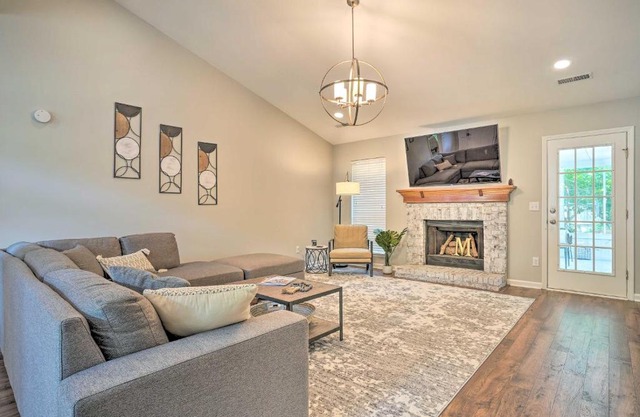 Modern Retreat - 4 Miles to Isle of Palms Beach!