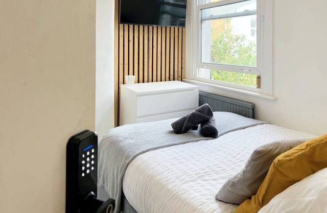 Modern room centrally located - Suite 5