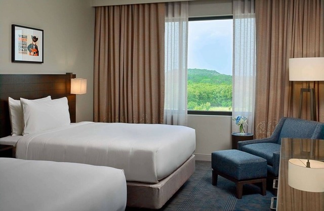 Modern Room w/ Rooftop Dining, Pet-Friendly Policy, & Outdoor Pool