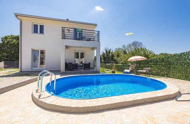 Modern Rscape with Pool