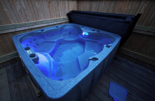 Modern Sauna 8BR Sleeps 284+ HOT tub Just 5 mins to Hunter Mountain