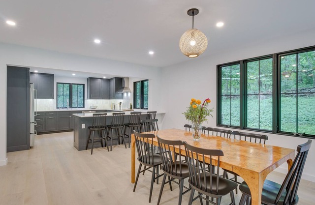 Modern Sharon Farmhouse: Spacious, Patio, Views