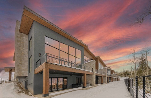 Modern Ski-In/Out Home in Brian Head w/Deck