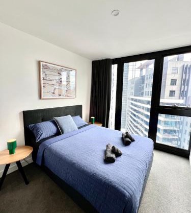 Modern Southbank Escape 2BR with Pool & Sauna
