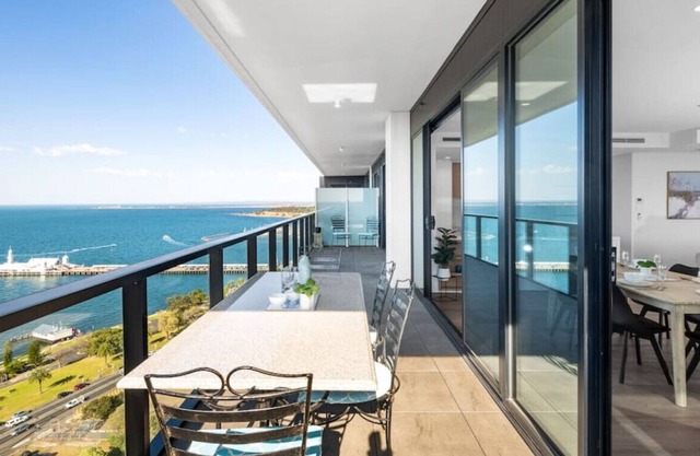 Modern, Spacious 2BR Apartment with Ocean Views