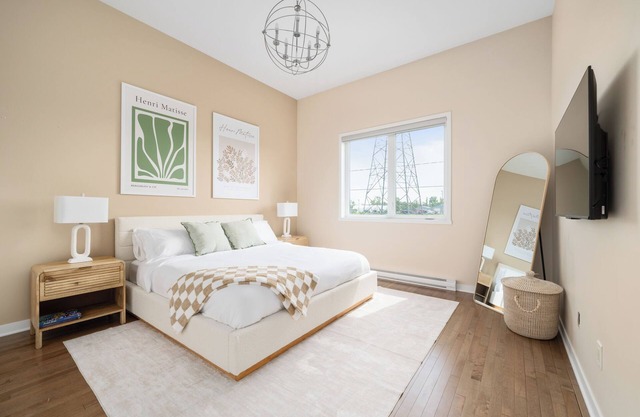 Modern & Spacious 2BR in Laval | Near Airport + Free Parking