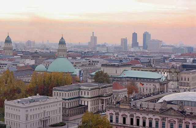 Modern & Spacious 4-Bedroom Apartment in Central Berlin