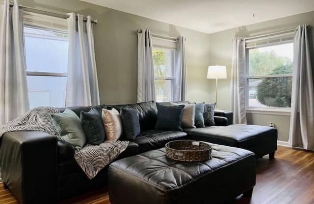 Modern, Spacious, and Clean 2 Bedroom Townhome
